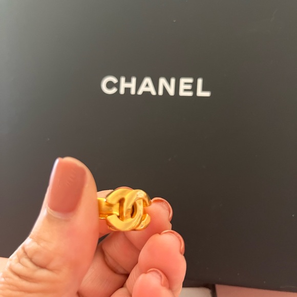 🔥🔥🔥Sold🔥🔥🔥 Chanel Vintage 2001 24k Plated Ring - Picture 4 of 8